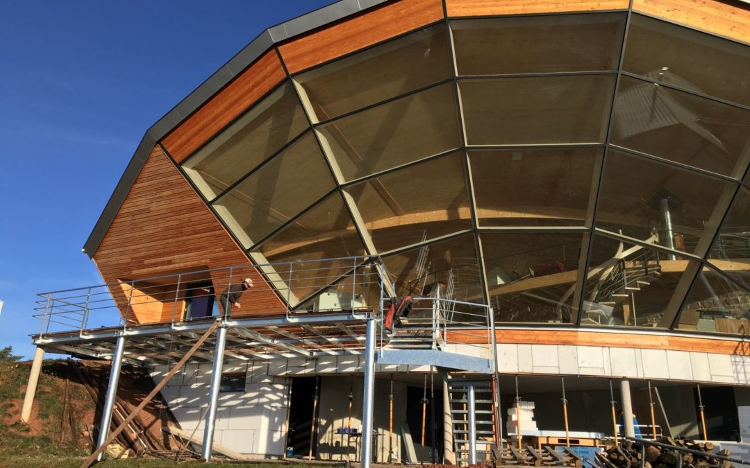 Terrasse sur pilotis et carde corps