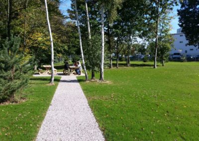 Gazon et circulation gravillon