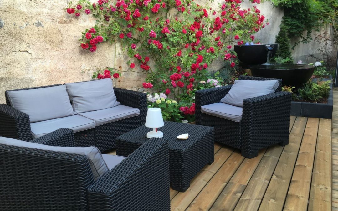Terrasse bois avec mobilier